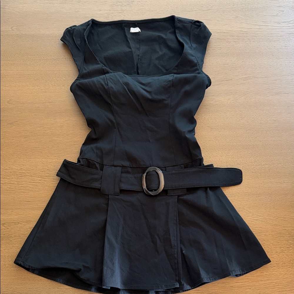Kimchi Blue Black Scoop Neck Belted Fit-and-Flare mini Dress (M)